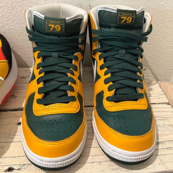 Nike High-Top Sneakers in Dark Green and Mustard Yellow - Picture 2 of 6